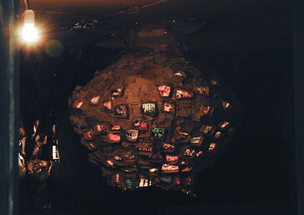 Rob Voerman - Chandeleer - 100cm doorsnede x90cm Karton, aluminium, duotrans prints en uv-glas