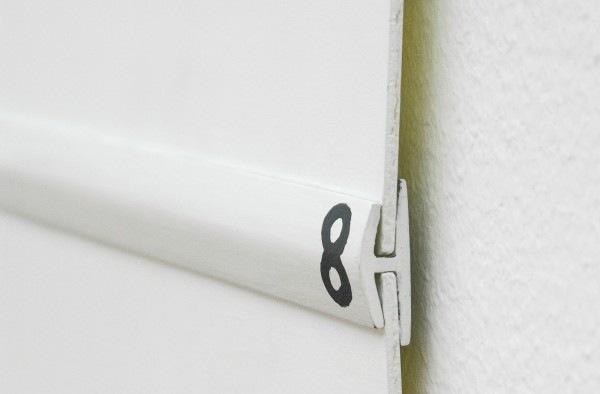 Robert Ryman - Journal - Acrylverf op kunststof en stalen steunen, 1988 (detail)