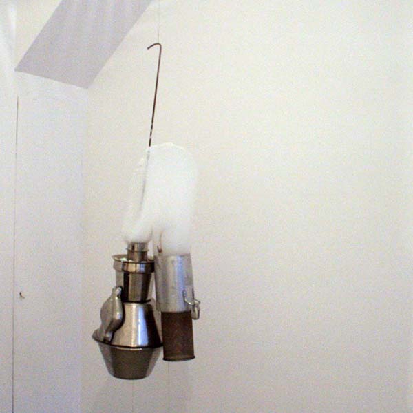 Roger Hiorns - Untitled - Roestvrij staal compressor en schuim