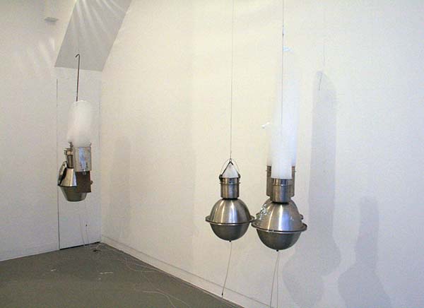 Roger Hiorns - Untitleds - Roestvrijstaal, compressor en schuim