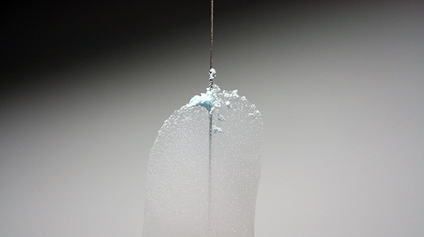 Roger Hiorns - Zonder Titel - Roestvrij staal, compressor en schuim (detail)