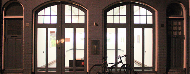 Ik schreef eerder over Jim Harris (1968) dat hij jaloersmakend raak kan schilderen. Hoe hij op ogenschijnlijk moeiteloze wijze complexe tijdelijke beelden weet vast te leggen. Het lijkt alsof hij het allemaal [&hellip;]