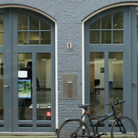 Wat is de meerwaarde op een beeld, en of het dan een foto is of een schilderij of een projectie, op de realiteit? Waarom zou je als kunstenaar al die [&hellip;]