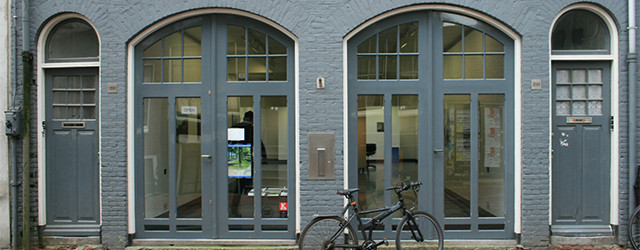 Wat is de meerwaarde op een beeld, en of het dan een foto is of een schilderij of een projectie, op de realiteit? Waarom zou je als kunstenaar al die [&hellip;]