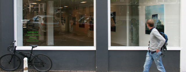 Waar komt toch ineens die schildershype vandaan? Niet alleen zijn er afgelopen jaar diverse overzichten van schilders geweest, ook in de galeriewereld lijkt er een opvallende belangstelling voor schilders te [&hellip;]