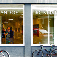 Efteling-waardig klinkt meestal niet als een compliment. Wie de installaties van Levi van Veluw (1985) gezien heeft begrijpt waarom dit nu wel een compliment is; ze zijn perfect in haar illusie. [&hellip;]