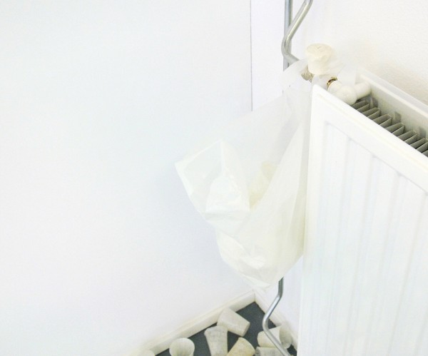 Rosa Everts - 100 bekertjes - Installatie van transparant papier (detail)