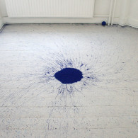 Maastricht is ver weg van Amsterdam waar merendeel van de kunstwereld zit. En de academie is er klein, dit jaar studeren er slechts 10 studenten af als beeldend kunstenaar. Dan [&hellip;]