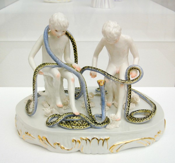 Shary Boyle - King Cobra - Geglazuurd en verguld porselein, 2010
