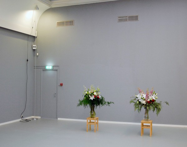 Simon Kentgens - Lersta - Aangepaste IKEA lamp & Bloom - Krukjes, vazen met bloemen en zijden bloemen