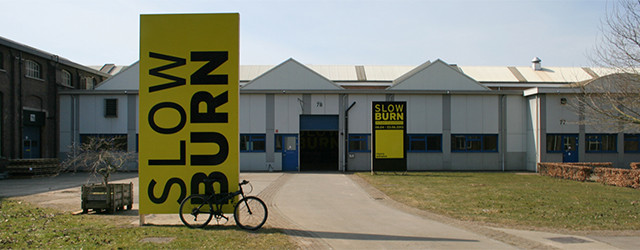 Het concept van een white cube vind ik behoorlijk achterhaald. In eerste instantie omdat volledige autonomie van een ruimte natuurlijk niet bestaat. Alsof kunst in zijn meest meerduidige vorm zou [&hellip;]