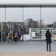 De tentoonstelling was nog maar aangekondigd of er was al kritiek op. Fuchs werd van alles aangerekend en het Stedelijk zou te veel achterom kijken. Beetje vreemde kritiek, daar velen [&hellip;]