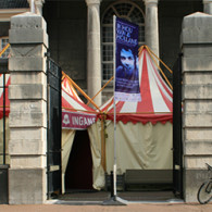 Een overzicht van kunst in Nederland vanaf 1945 is geen peanuts. Je heb een beperkte ruimte en kunt niet alles laten zien. Beperk je je tot de bekende highlights of [&hellip;]