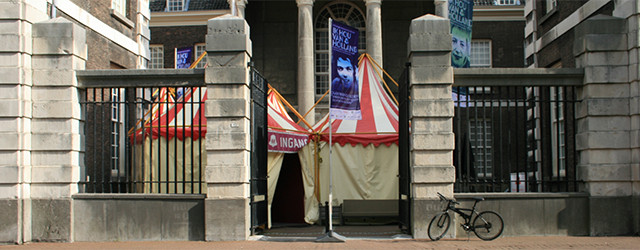 Een overzicht van kunst in Nederland vanaf 1945 is geen peanuts. Je heb een beperkte ruimte en kunt niet alles laten zien. Beperk je je tot de bekende highlights of [&hellip;]