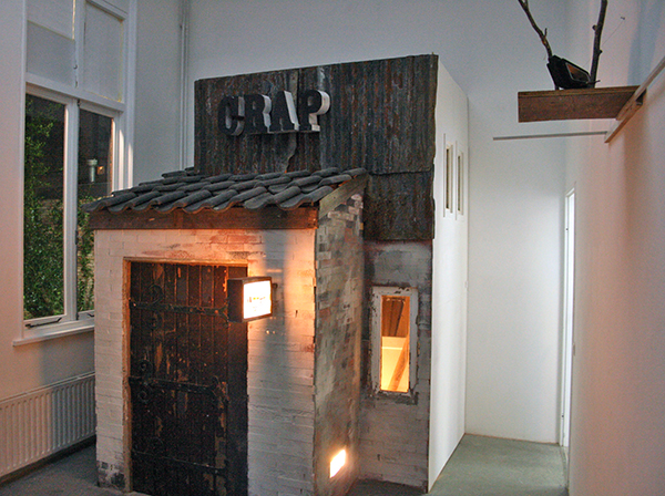Stijn Bles - CRAP - Baksteen, golfplaat, dakpannen, ramen, deur en zo voorts