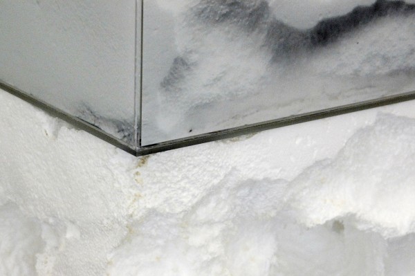 Theis Wendt - Ambient Ruin - 200x40x50cm Print op acrylaat, piepschuim met acentone & acrylaat, aluminium en folie (detail)