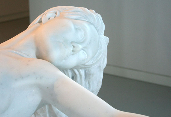 Thom Puckey - Figure Falling Backwards with 2 Carbines- Marmer (detail)