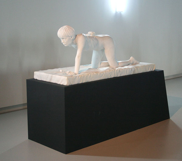 Thom Puckey - Isabelle Schiltz as Crawling Figure - Marmer