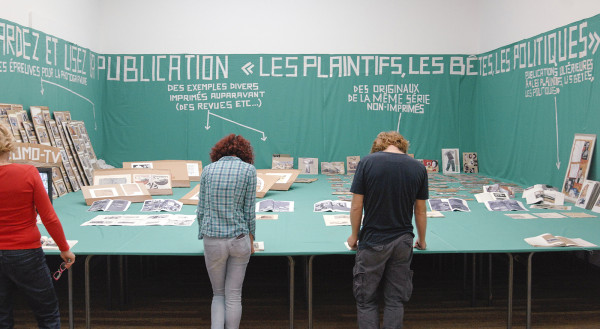 Thomas Hirschhorn - Presentoir les Plaintifs, les Betes, Les Politiques - Mixed media