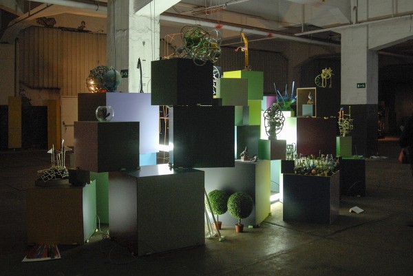 Tinka Pittoors - Lifestyle Overdose - Kubussen en verschillende objecten