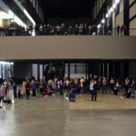 Onlangs was ik, zoals bekend, in Londen. Nu mag je helaas lang niet overal fotograferen, met de drukte (!) in de musea is dat ook vaak niet te doen. Toch [&hellip;]