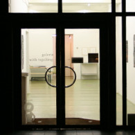 Konijnenprofessor Roland Sohier (1950) maakt ook andere dingen dan schattige konijntjes die op speelse wijze om het leven komen in het Dick Bruna huis (aanrader!). Op dit moment toont hij bij With Tsjalling [&hellip;]