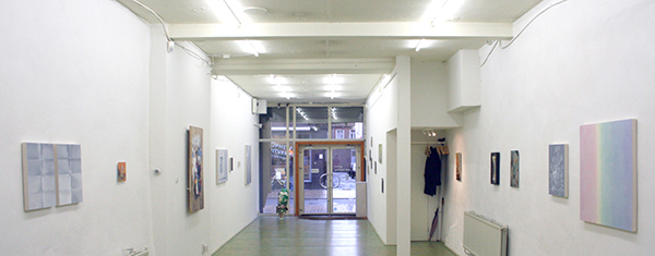 Ondertussen bij With Tsjalling in Groningen opent de tentoonstelling met werk van Niels Broszat (1980), Jenny Wilson (1982) en mijzelf. Bijgaand een beeldverslag Is nog te zien tot en met 5 [&hellip;]