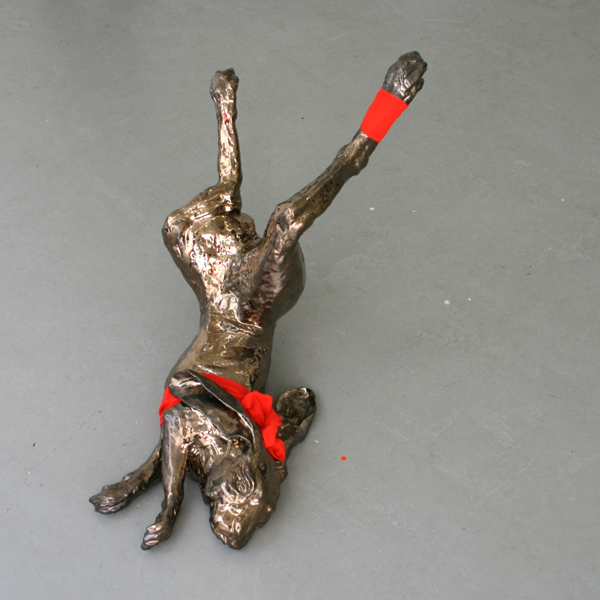 Ulrike Rehm - Trostpreis - 70x45x40cm Glanzend keramiek en verfband Ulrike Rehm - Trostpreis - 70x45x40cm Glanzend keramiek en verfband