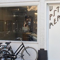 Bij Upstream Gallery is op dit moment een solo te zien met het werk van Marinus Boezem (1934) een kunstenaar die door de jaren heen zijn strepen verdient heeft. Bij [&hellip;]