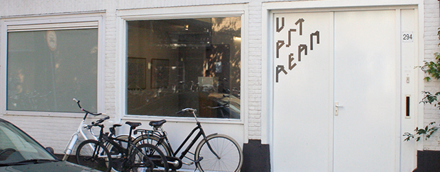 Bij Upstream Gallery is op dit moment een solo te zien met het werk van Marinus Boezem (1934) een kunstenaar die door de jaren heen zijn strepen verdient heeft. Bij [&hellip;]