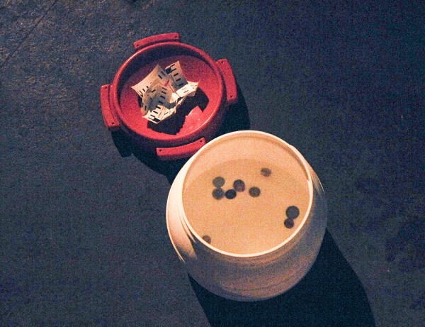 Vaast Colson - Wishing Well - Emmer en sticker