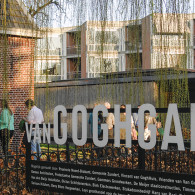 Hoe je met zo min mogelijk verf, zo veel mogelijk beeld kunt maken en toch zo veel mogelijk het witte canvas kunt laten zien. Niet dat Eefje Goos (1990) zich [&hellip;]