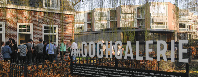 Hoe je met zo min mogelijk verf, zo veel mogelijk beeld kunt maken en toch zo veel mogelijk het witte canvas kunt laten zien. Niet dat Eefje Goos (1990) zich [&hellip;]