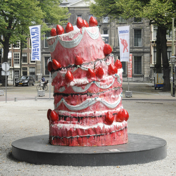 Vincent Olinet - Kaizerin de chocolat aux fraises gonflees et son sabayon public (Chocolade-Kaizerin met opgepompte aardbeien en haar openbare vla) - Polystyreen en styrofoam