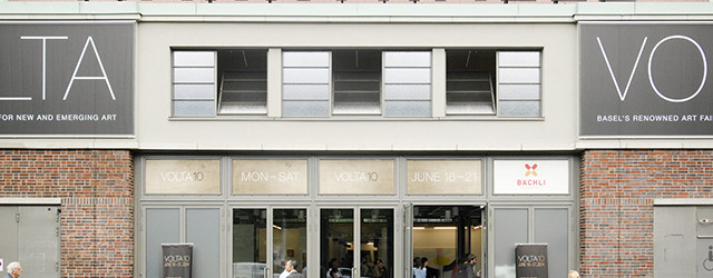 Vandaag opende ArtBasel voor het uitgenodigde publiek. Dat betekend dat iedereen daar heen ging en dat het bij de andere beurzen relatief rustig was vandaag. Oftewel, ik heb vandaag in [&hellip;]