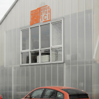 Het werk van Gabriëlle van de Laak (1958) komt me op een vreemde manier bekend voor. Niet zoals je sommige kunstenaars werk ziet maken van 13 in dozijn, maar eerder [&hellip;]