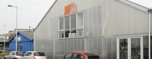 Het werk van Gabriëlle van de Laak (1958) komt me op een vreemde manier bekend voor. Niet zoals je sommige kunstenaars werk ziet maken van 13 in dozijn, maar eerder [&hellip;]