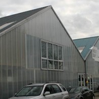 Kunst gaat naast beeld ook altijd over betekenis. Er is geen kunst die betekenisloos is. Iedere lijn die op papier gezet wordt geeft een zekere lading. Iedere letter, iedere veeg, [&hellip;]