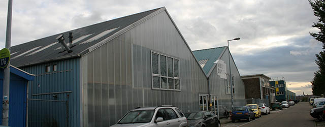 Kunst gaat naast beeld ook altijd over betekenis. Er is geen kunst die betekenisloos is. Iedere lijn die op papier gezet wordt geeft een zekere lading. Iedere letter, iedere veeg, [&hellip;]