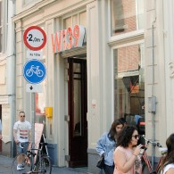 De kunstenaar als iemand die een spel speelt. In elk geval is falen geen optie en succes de enige mogelijkheid. Het is bijna als een monopoliespel, het is meespelen en [&hellip;]