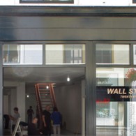 Ondertussen… Wallstreet Twenty Five; De Schilder, Het Werk, Het Atelier Opbouwen voor een eendaagse tentoonstelling te Wallstreet Twenty Five in Vlissingen. Morgen is de tentoonstelling.