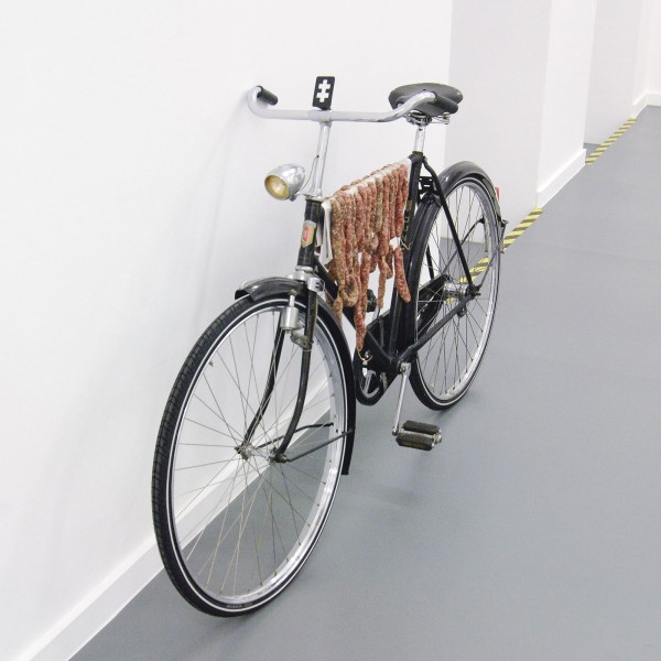 Woody van Amen - Dioxine fiets - Fiets en worst