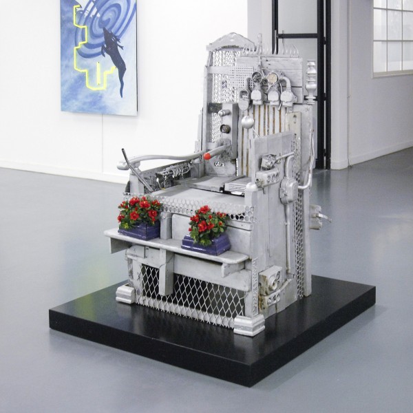 Woody van Amen - Electrische Stoel - Hout, metaal, kunststof en aluminiumverf