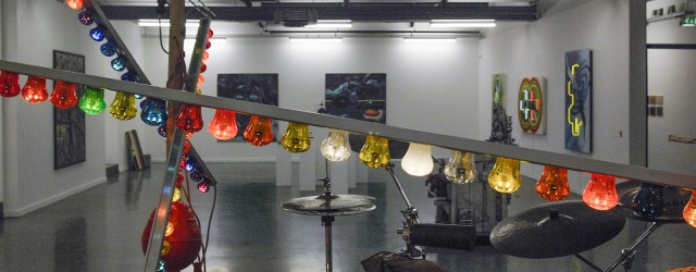 Bijna niemand leeft eenzaam op een eiland.  En zo kennen ook veel kunstenaars kennen. Sommige delen hun atelier, of hebben op dezelfde academiegezeten, zijn simpelweg vrienden en zo nog veel andere [&hellip;]