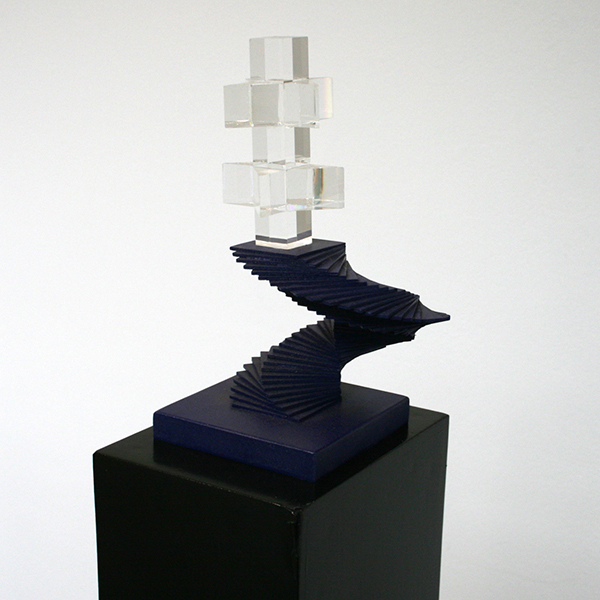 Woody van Amen - Prisma - 26x15x15cm Hout en perspex