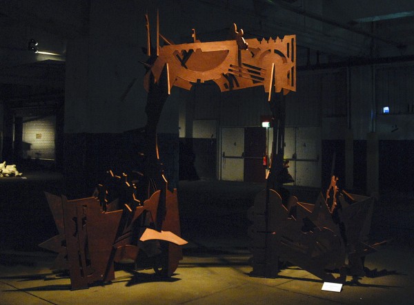 Yasser Ballemans - No 11 (Triomfboog) - Keramiek