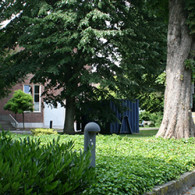 “oh, dan moet je zeker even naar Z33 gaan” zegt de stem aan de andere kant van de telefoonlijn. Ik sta naast mijn vouwfiets op een fietspad ergens net buiten [&hellip;]