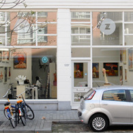 Waar haalt iemand het lef vandaan om dit pijnlijk mislukte aftreksel van de jaren ’80 nu nog te maken? Het werk is pijnlijk, de frustraties druipen er vanaf. Veel werken [&hellip;]