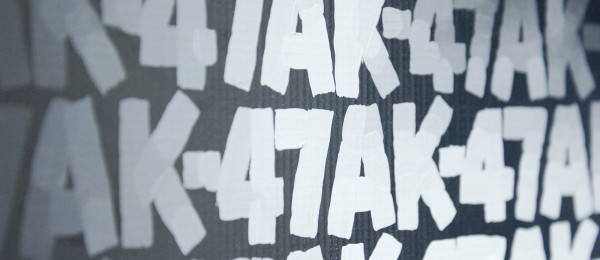 Zhang Dali - AK-47 2008,5 - Acrylverf op vinyl (detail)