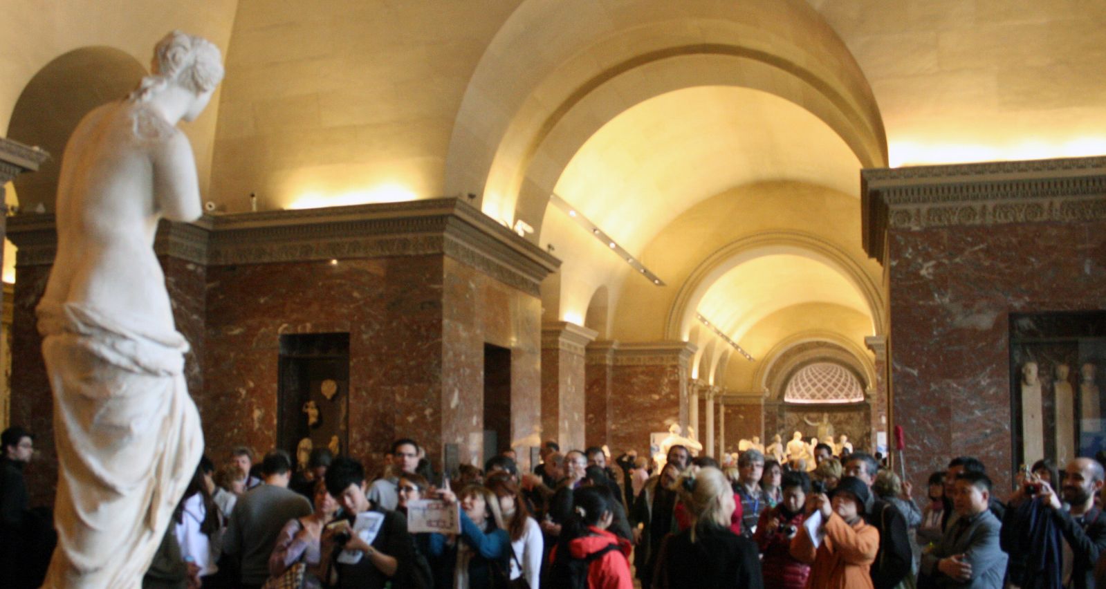 drukte bij de Venus van Milo